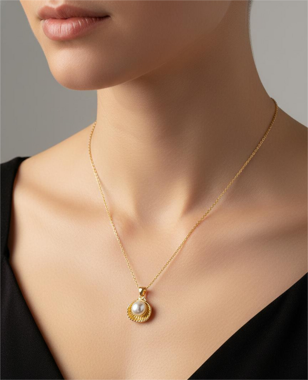 Elegant Shell Design Necklace