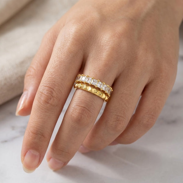 Stud Line Gold Ring