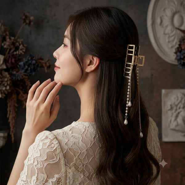 Pearl Chimes Minimal Hair Claw hair claw clip – alternate angle