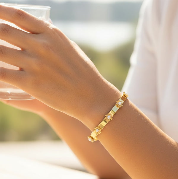 Ayna Flower Stud Bangle