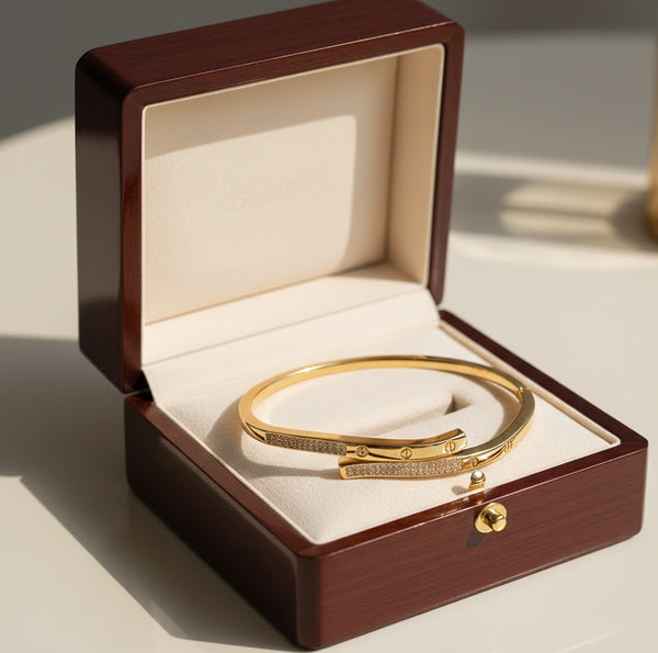 Cart Wave Stud Bracelet