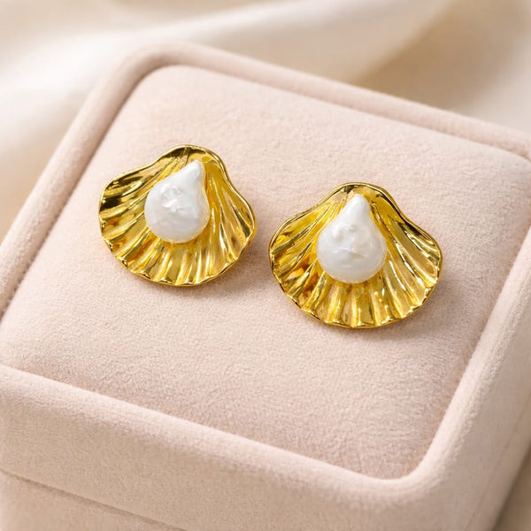 Pearl in shell Earrings