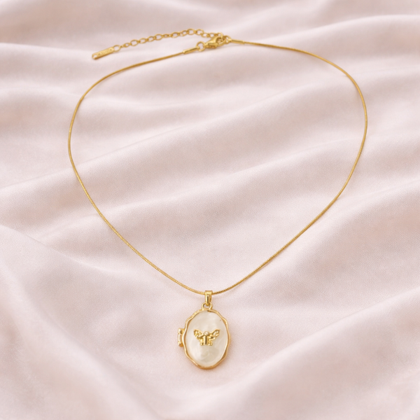 Openable Picture Necklace