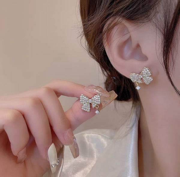 Bow-shaped crystal drop Earrings