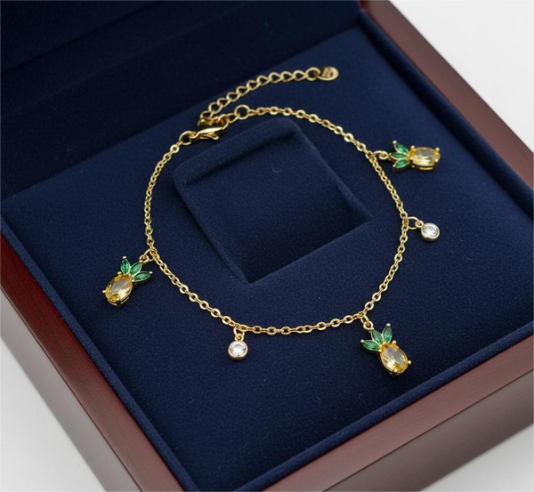 Dainty Crystal Pineapple Bracelet