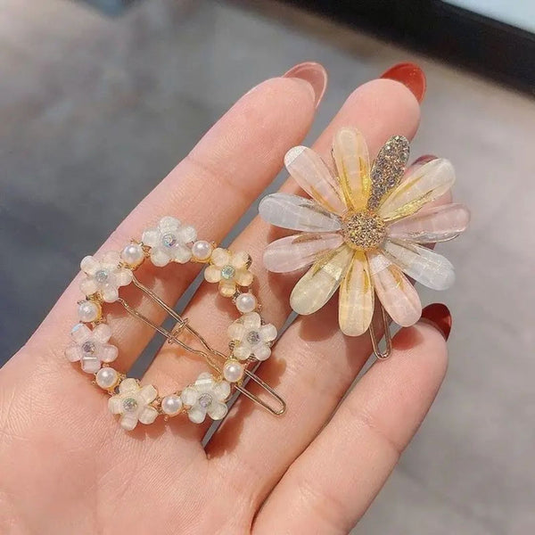 Close-up detail of the Bella Floral Hairclips hair clip