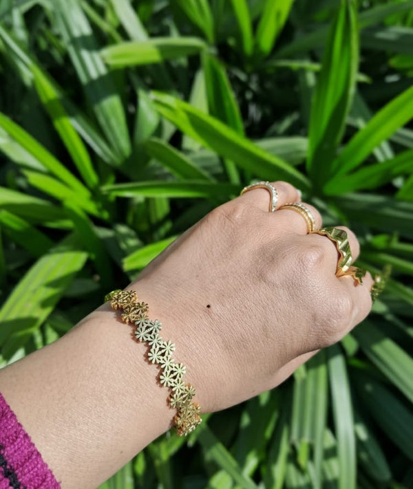 Daisy bound Bracelet