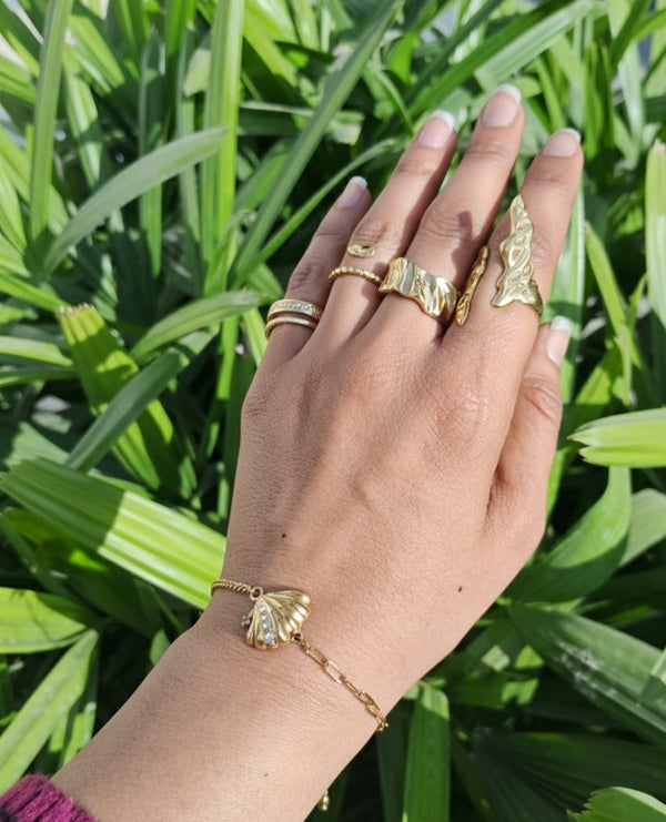 Shell Stud Chain Bracelet