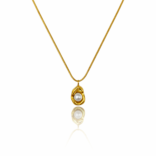 Dainty Pearl Necklace