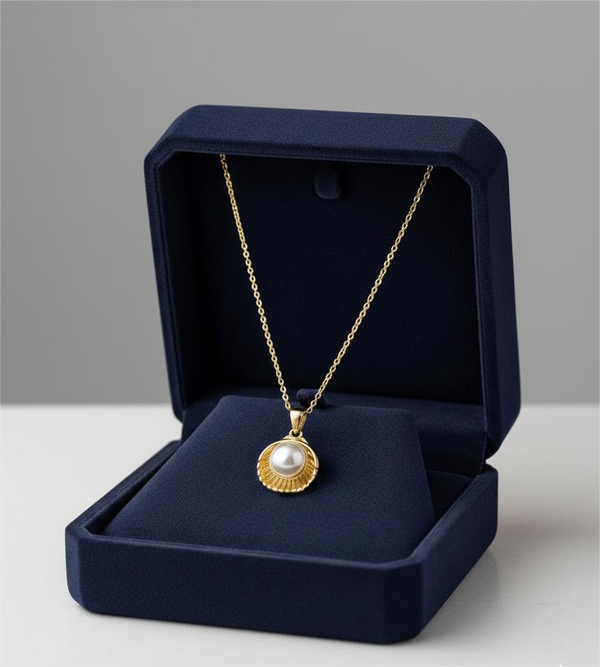 Elegant Shell Design Necklace