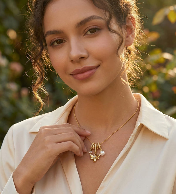 Bee pearl Charm Necklace