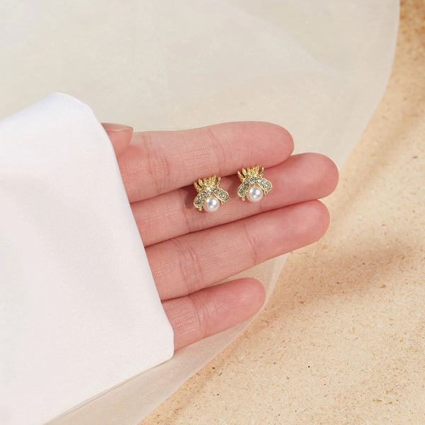 Pearl Bee Earring