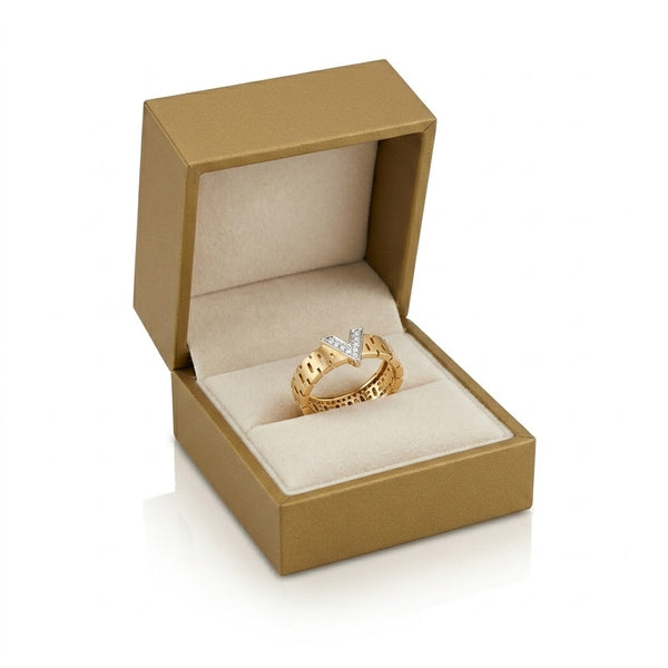 V studded Link Ring