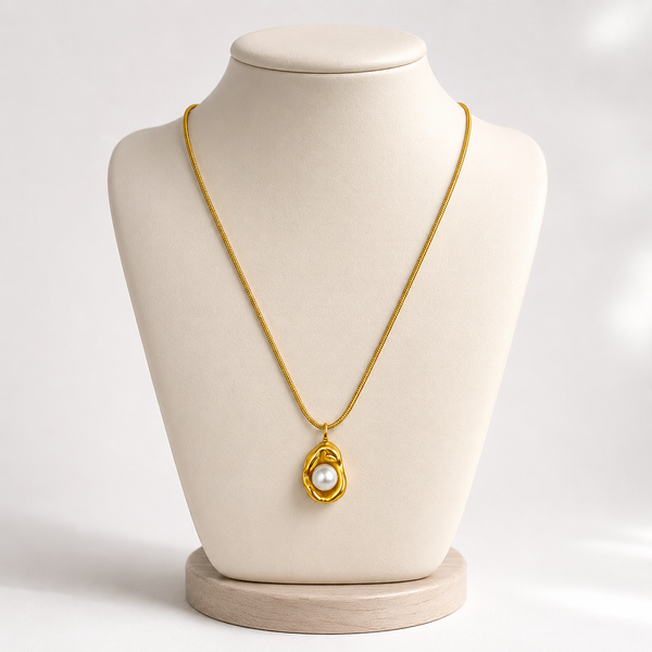 Dainty Pearl Necklace