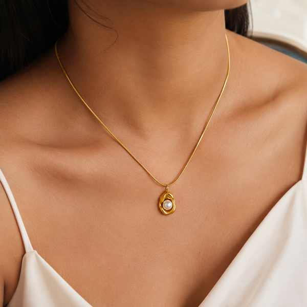 Dainty Pearl Necklace
