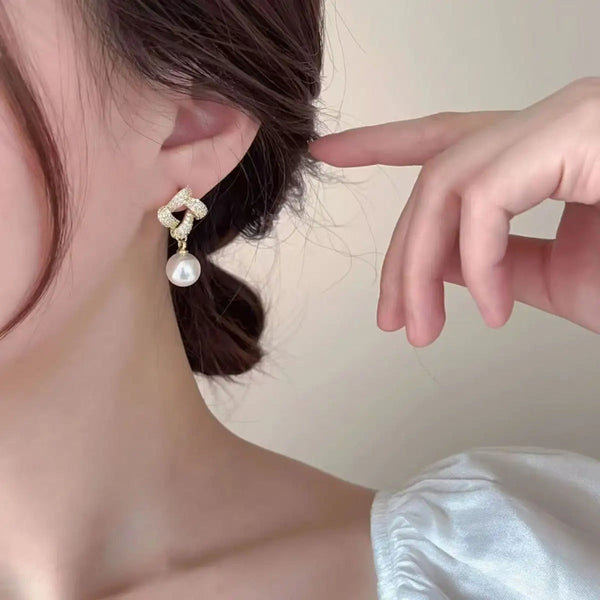 Geometric square pearl earrings