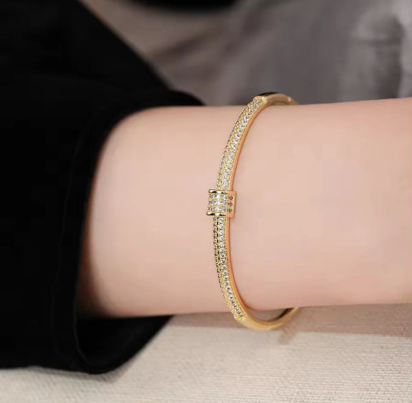 Endless Sparkle Knot Bracelet