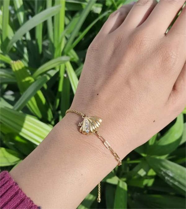 Shell Stud Chain Bracelet