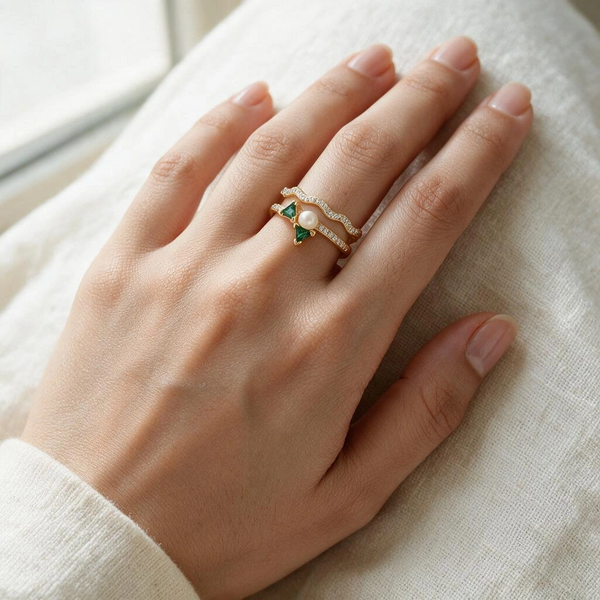 Emerald Bow Pearl Ring